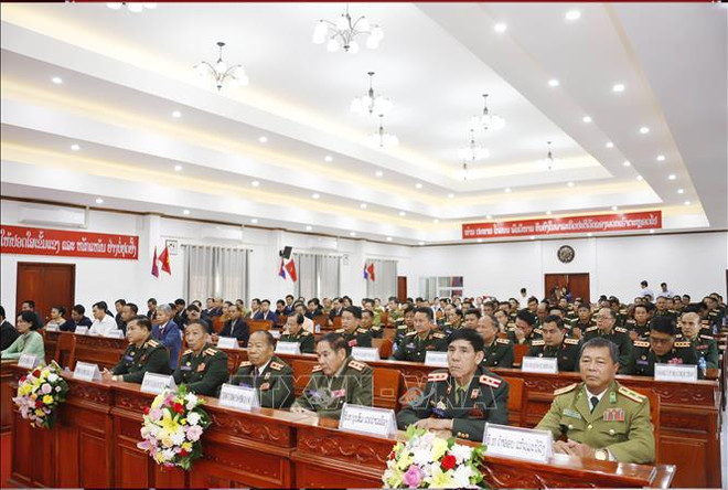 Journée traditionnelle des combattants volontaires et experts vietnamiens célébrée au Laos ảnh 1