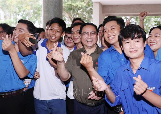 Le Premier ministre Pham Minh Chinh rencontre de jeunes électeurs à Can Tho ảnh 1
