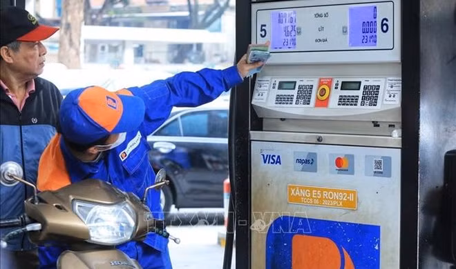 Les prix des carburants en forte baisse ảnh 1