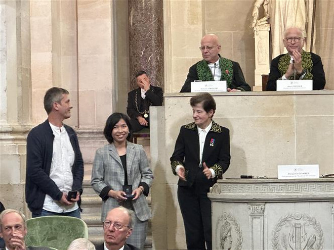 Deux chercheurs vietnamiens récompensés par l'Académie des sciences (France) ảnh 2