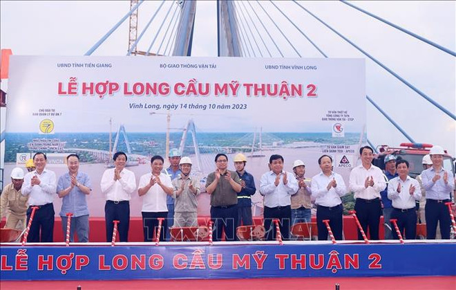 Le Premier ministre assiste à la cérémonie de raccordement du pont My Thuan 2 ảnh 1
