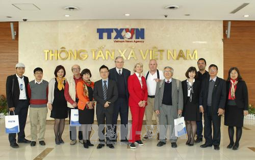 Une délégation de l'Association de la Presse Etrangère en Suisse et au Liechtenstein au Vietnam ảnh 3 Une délégation de l'Association de la Presse Etrangère en Suisse et au Liechtenstein au Vietnam ảnh 3