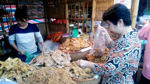 Hanoï : foire des spécialités régionales du Vietnam 2017 ảnh 1 Hanoï : foire des spécialités régionales du Vietnam 2017 ảnh 1