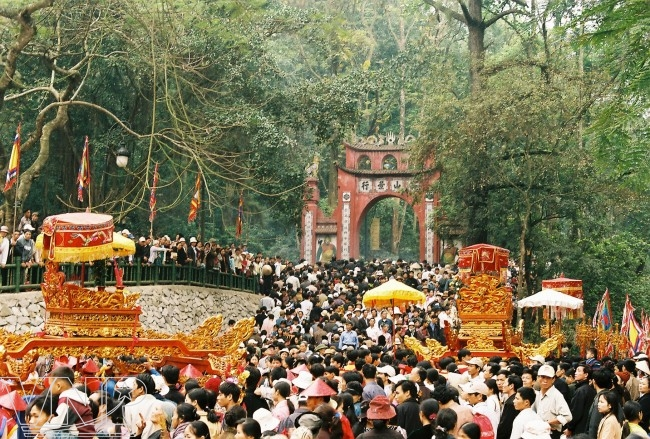 Des Vietnamiens au Laos organisent une cérémonie en l'honneur de la fête des rois fondateurs Hung ảnh 1 Des Vietnamiens au Laos organisent une cérémonie en l'honneur de la fête des rois fondateurs Hung ảnh 1