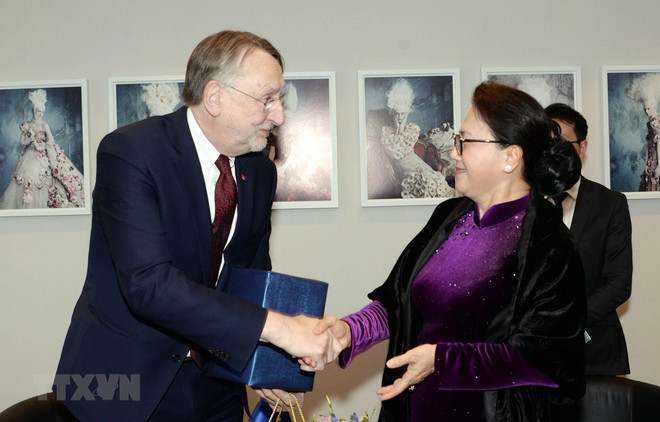 La présidente de l’AN du Vietnam rencontre un haut responsable du Parlement européen ảnh 1 La présidente de l’AN du Vietnam rencontre un haut responsable du Parlement européen ảnh 1
