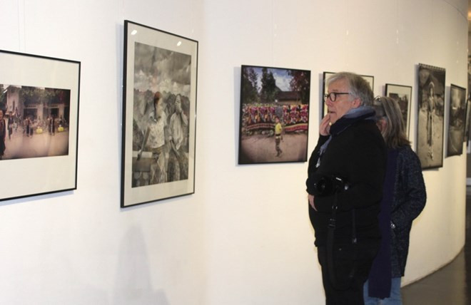 Les costumes des 54 ethnies du Vietnam exposés en France ảnh 2