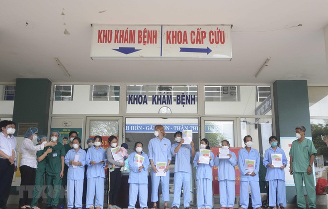 COVID-19 : 12 nouveaux patients guéris à Quang Ngai et à Da Nang ảnh 1 COVID-19 : 12 nouveaux patients guéris à Quang Ngai et à Da Nang ảnh 1
