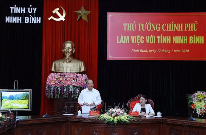 Le Premier ministre Nguyen Xuan Phuc se rend à Ninh Binh ảnh 1 Le Premier ministre Nguyen Xuan Phuc se rend à Ninh Binh ảnh 1