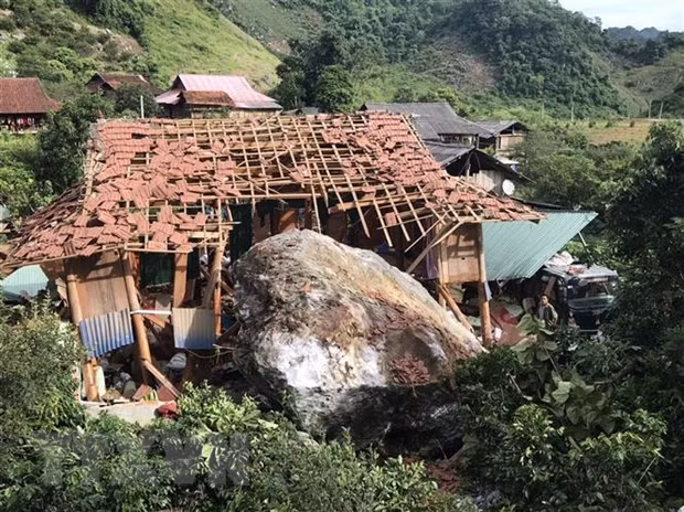Un éboulement de rochers a fait un mort à Son La ảnh 1