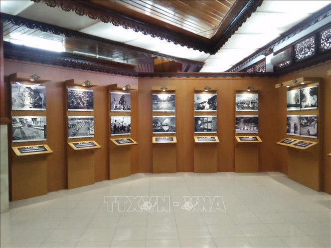 Une exposition de photos marque 65 ans de relations diplomatiques Vietnam-Indonésie à Bali ảnh 1 Une exposition de photos marque 65 ans de relations diplomatiques Vietnam-Indonésie à Bali ảnh 1