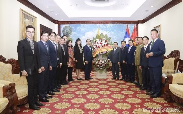 Les relations d'amitié Vietnam-Laos ne cessent de se développer ảnh 1