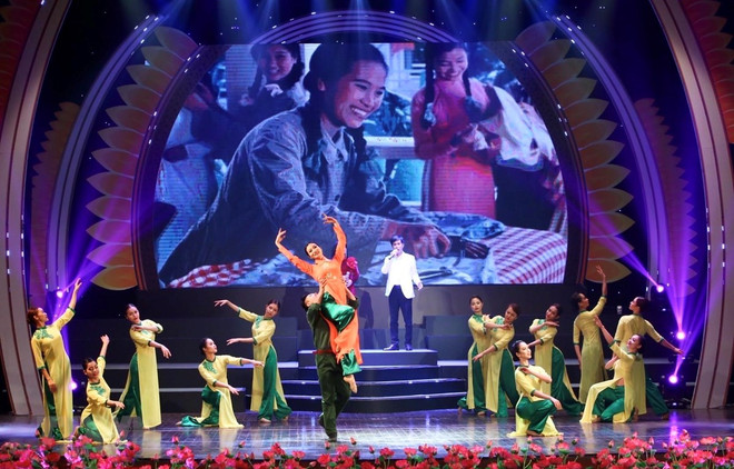 Activités organisées à HCM-Ville à l’occasion des 90 ans du Parti communiste du Vietnam ảnh 1 Activités organisées à HCM-Ville à l’occasion des 90 ans du Parti communiste du Vietnam ảnh 1