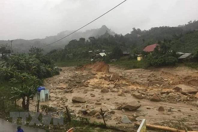 La scène d'un autre glissement de terrain dans le district de Phuoc Loc, province de Quang Nam ảnh 4 La scène d'un autre glissement de terrain dans le district de Phuoc Loc, province de Quang Nam ảnh 4
