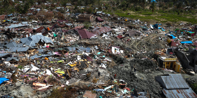 Séisme et tsunami en Indonésie: le bilan porté à près de 2.000 morts ảnh 1 Séisme et tsunami en Indonésie: le bilan porté à près de 2.000 morts ảnh 1