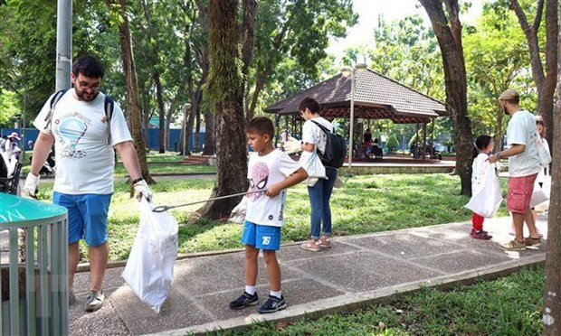 Le PM appelle à une action commune pour lutter contre la pollution par les déchets plastiques ảnh 1 Le PM appelle à une action commune pour lutter contre la pollution par les déchets plastiques ảnh 1