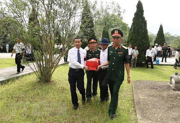 Thanh Hoa : inhumation des restes des volontaires tombés au Laos ảnh 1 Thanh Hoa : inhumation des restes des volontaires tombés au Laos ảnh 1