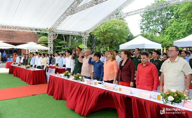 Nghê An commémore le 50e anniversaire du décès du Président Hô Chi Minh ảnh 2 Nghê An commémore le 50e anniversaire du décès du Président Hô Chi Minh ảnh 2