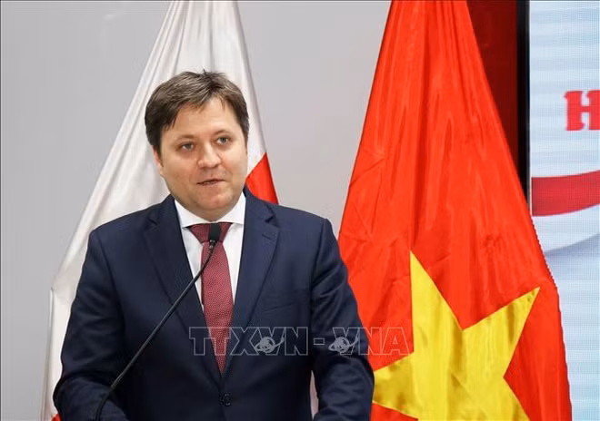 Remise des prix d’un concours d’écriture sur la Pologne ảnh 1