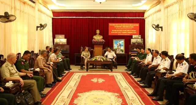Des attachés étrangers de la défense au Vietnam en tournée à Hai Phong et Quang Ninh ảnh 1 Des attachés étrangers de la défense au Vietnam en tournée à Hai Phong et Quang Ninh ảnh 1