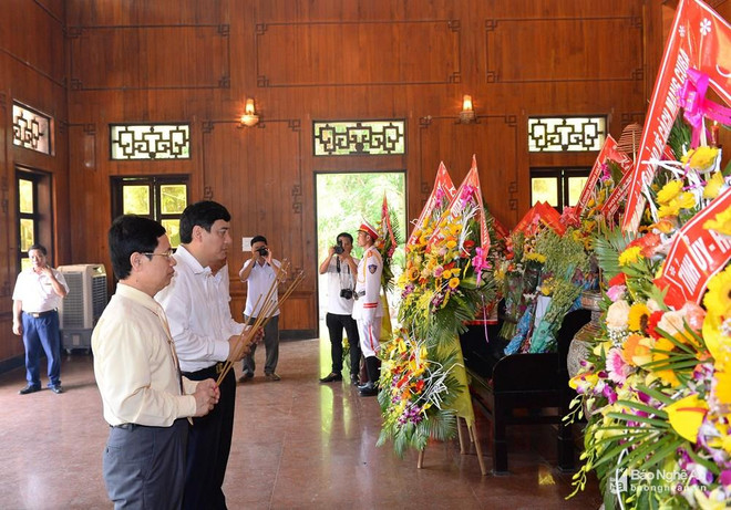 Nghê An commémore le 50e anniversaire du décès du Président Hô Chi Minh ảnh 1 Nghê An commémore le 50e anniversaire du décès du Président Hô Chi Minh ảnh 1