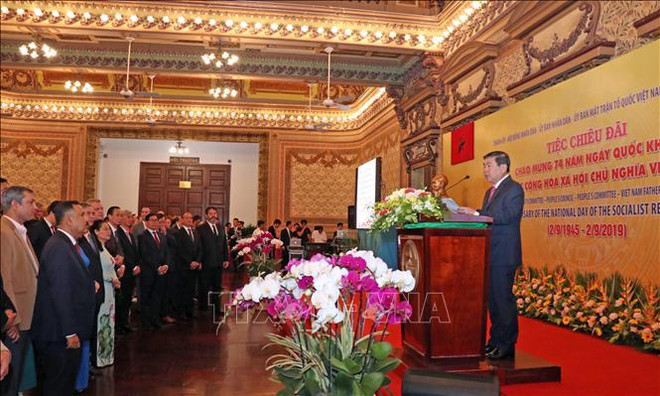 Hô Chi Minh-Ville donne une réception en l’honneur de la Fête nationale ảnh 1 Hô Chi Minh-Ville donne une réception en l’honneur de la Fête nationale ảnh 1
