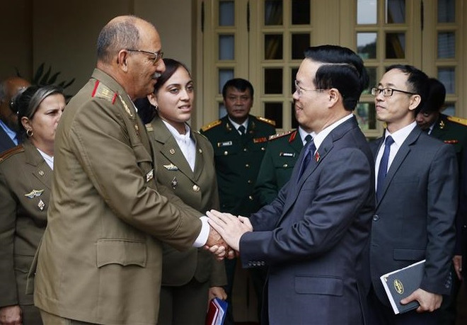 Le président Vo Van Thuong reçoit le chef d'état-major des Forces armées révolutionnaires cubaines ảnh 1 Le président Vo Van Thuong reçoit le chef d'état-major des Forces armées révolutionnaires cubaines ảnh 1