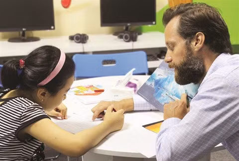 COVID-19 : des enseignants étrangers poussés au chômage technique ảnh 1