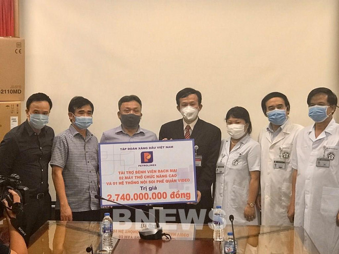 Coronavirus: Petrolimex fait un don de 117.000 dollars à l’hôpital Bach Mai ảnh 1 Coronavirus: Petrolimex fait un don de 117.000 dollars à l’hôpital Bach Mai ảnh 1