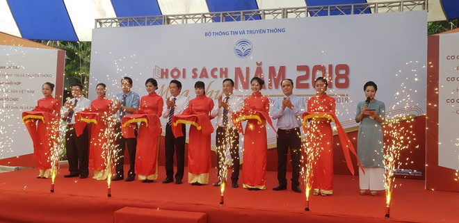 Ouverture de la fête des livres de l'automne 2018 ảnh 1