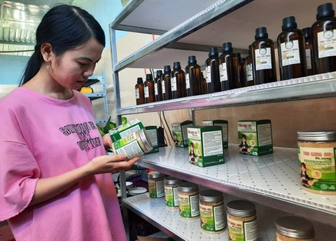 Quang Nam : une jeune femme commercialise des produits régionaux bios ảnh 1 Quang Nam : une jeune femme commercialise des produits régionaux bios ảnh 1