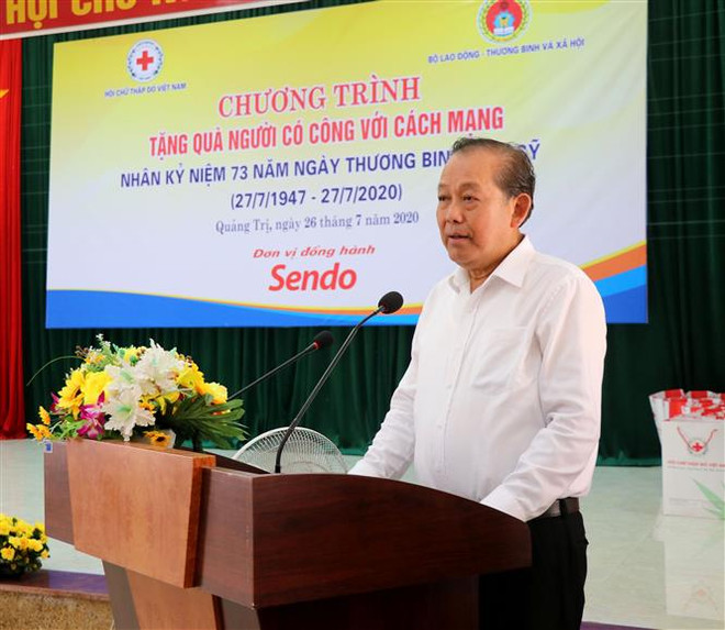 Le vice-PM Truong Hoa Binh participe à un programme en faveur des personnes méritantes ảnh 1 Le vice-PM Truong Hoa Binh participe à un programme en faveur des personnes méritantes ảnh 1