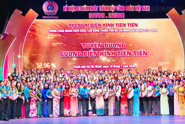 Ho Chi Minh-Ville: plus de 210 travailleurs à l’honneur ảnh 1 Ho Chi Minh-Ville: plus de 210 travailleurs à l’honneur ảnh 1