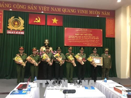 L'Ordre de développement du Laos à la police de Ho Chi Minh-Ville ảnh 1 L'Ordre de développement du Laos à la police de Ho Chi Minh-Ville ảnh 1