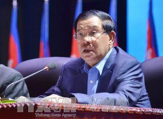 Le PM cambodgien apprécie les relations avec le Vietnam ảnh 1