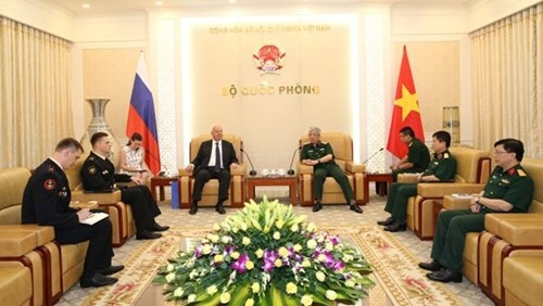 Le vice-ministre de la Défense Nguyen Chi Vinh reçoit des responsables étrangers ảnh 1 Le vice-ministre de la Défense Nguyen Chi Vinh reçoit des responsables étrangers ảnh 1