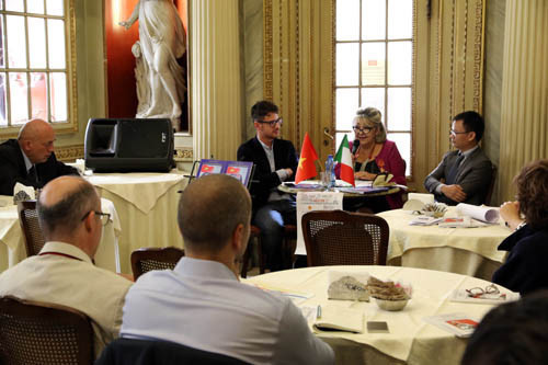 Publication d’un livre d’une spécialiste italienne sur la mer Orientale ảnh 1