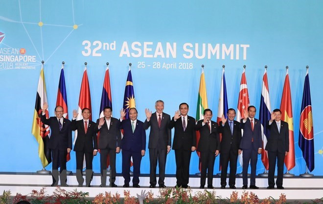 La visite du PM vietnamien et sa participation au 32e sommet de l'ASEAN à Singapour est un bon succès ảnh 2 La visite du PM vietnamien et sa participation au 32e sommet de l'ASEAN à Singapour est un bon succès ảnh 2