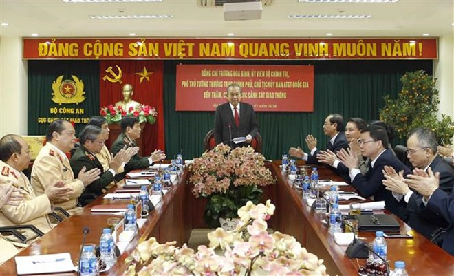 Têt : Le vice-Premier ministre permanent rend visite au ministère de la Sécurité publique ảnh 1 Têt : Le vice-Premier ministre permanent rend visite au ministère de la Sécurité publique ảnh 1