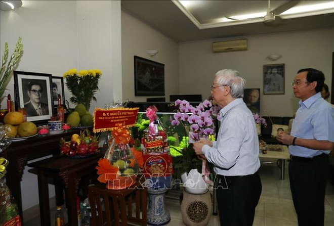 Anniversaire de la fondation du PCV : hommage aux anciens dirigeants ảnh 1 Anniversaire de la fondation du PCV : hommage aux anciens dirigeants ảnh 1