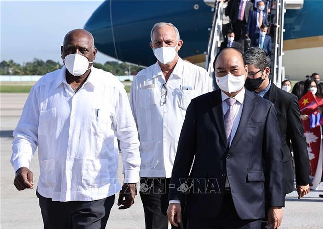 Le président Nguyen Xuan Phuc est arrivé à La Havane pour une visite officielle à Cuba ảnh 2 Le président Nguyen Xuan Phuc est arrivé à La Havane pour une visite officielle à Cuba ảnh 2