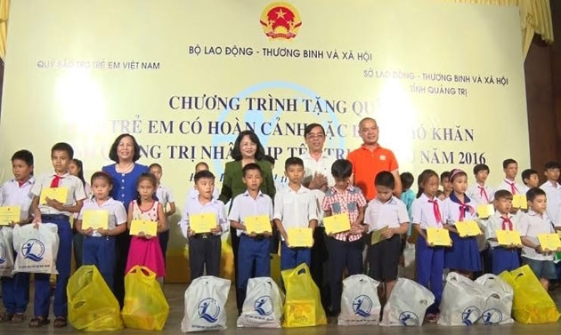 La vice-présidente Dang Thi Ngoc Thinh à la Fête de la Lune à Da Nang ảnh 1 La vice-présidente Dang Thi Ngoc Thinh à la Fête de la Lune à Da Nang ảnh 1