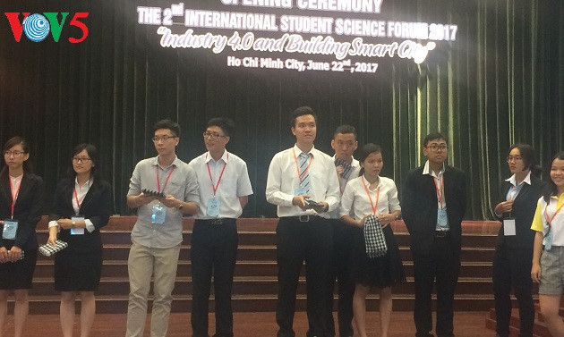 Forum scientifique international des jeunes à Ho Chi Minh-Ville ảnh 1