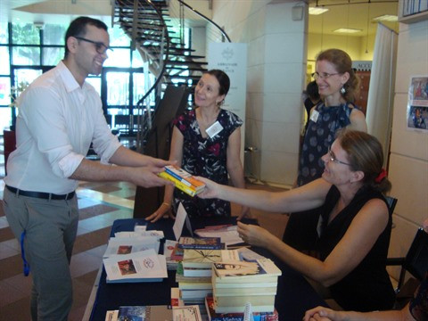 Collecte de livres à l’occasion de la Journée de la diplomatie solidaire ảnh 1 Collecte de livres à l’occasion de la Journée de la diplomatie solidaire ảnh 1