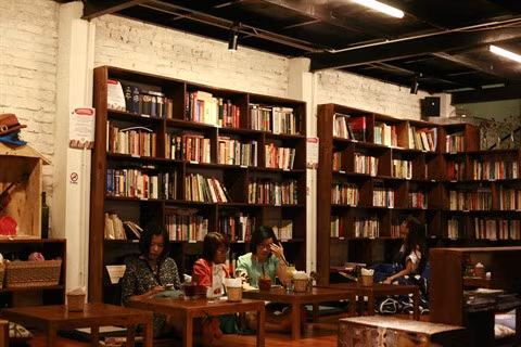 Les café-librairies : les nouveaux espaces culturels de la capitale ảnh 2 Les café-librairies : les nouveaux espaces culturels de la capitale ảnh 2