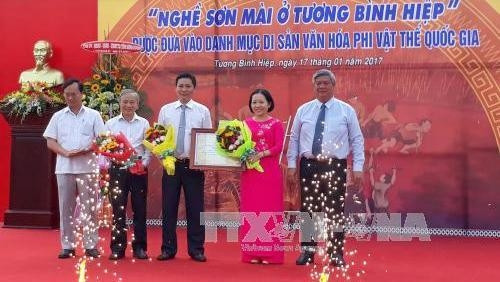 Binh Duong : l’artisanat de la laque est reconnu en tant que patrimoine immatériel national ảnh 1 Binh Duong : l’artisanat de la laque est reconnu en tant que patrimoine immatériel national ảnh 1