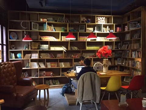 Les café-librairies : les nouveaux espaces culturels de la capitale ảnh 3 Les café-librairies : les nouveaux espaces culturels de la capitale ảnh 3