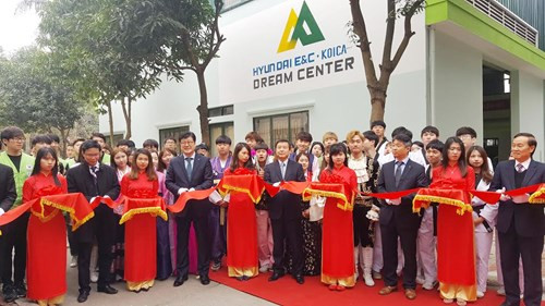 Hanoi: inauguration d'un atelier de formation professionnelle de soudage ảnh 1
