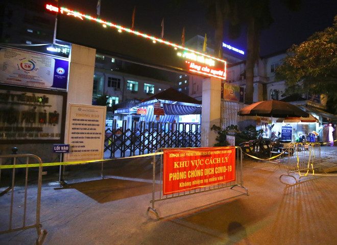 COVID-19: l'hôpital pulmonaire de Hanoï fermé après avoir découvert un cluster de coronavirus ảnh 1