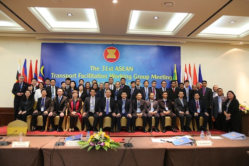 L’ASEAN se penche sur la facilitation du transport routier ảnh 3 L’ASEAN se penche sur la facilitation du transport routier ảnh 3