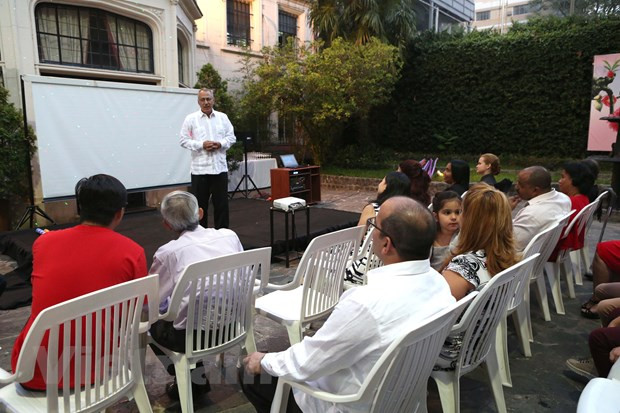 Echange d’amitié entre l’ambassade du Vietnam et celle de Cuba en Argentine ảnh 2 Echange d’amitié entre l’ambassade du Vietnam et celle de Cuba en Argentine ảnh 2